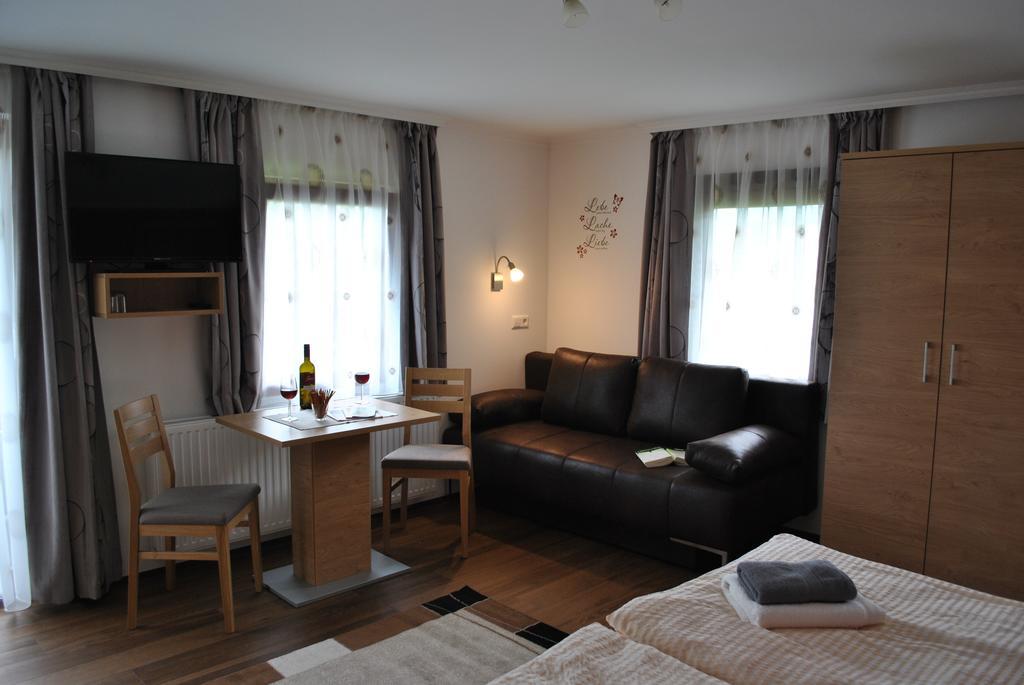 Gaestehaus Essl Mariapfarr Luaran gambar